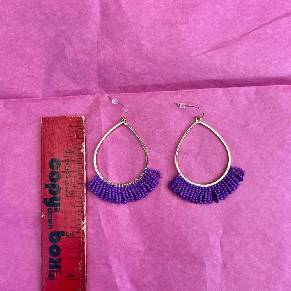 Goldtone drop earrings with purple beads - Picture 2 of 3